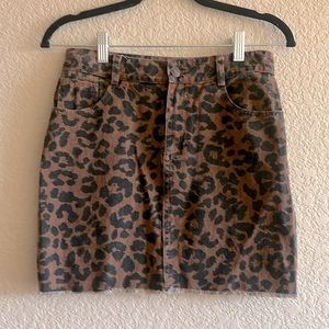 𝐈𝐕𝐈𝐕𝐈 𝒞𝒽ℯℯ𝓉𝒶𝒽 ℳ𝒾𝓃𝒾 𝒮𝓀𝒾𝓇𝓉